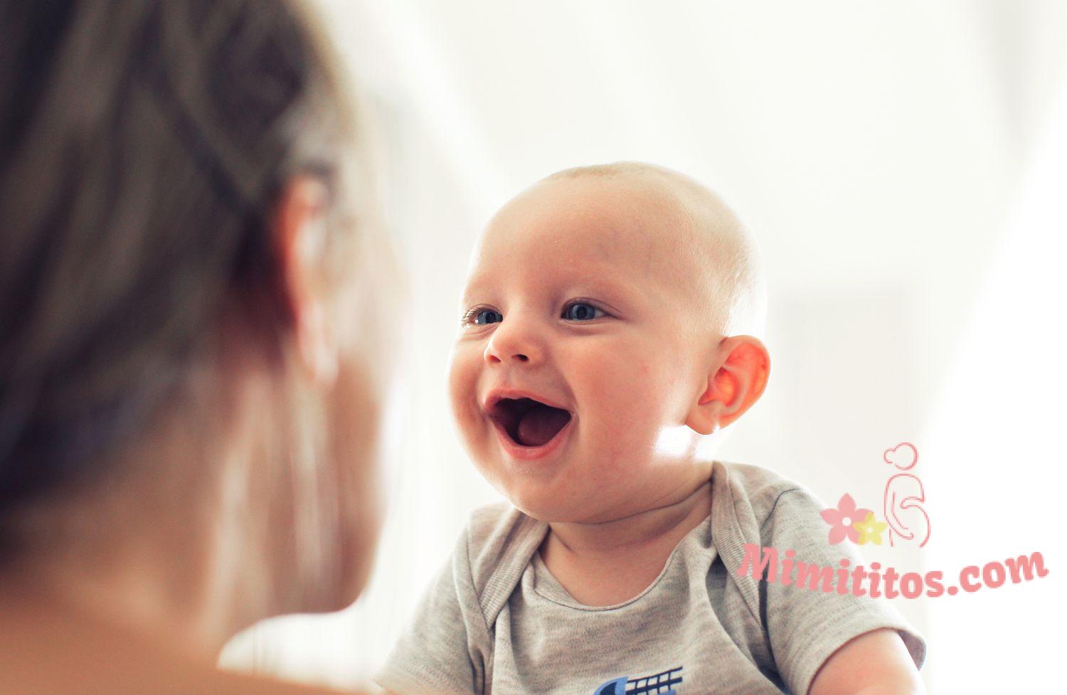 ¿Cuándo empiezan a sonreír los bebés?